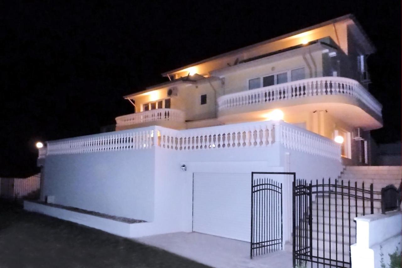 Villa Sorento Italian Neoclassica Balchik Exterior foto